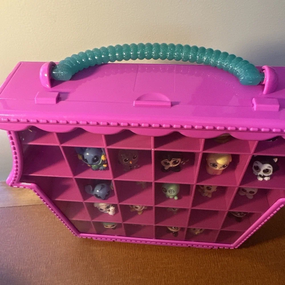 LOT 21 DISNEY‎ Doorables Figures in PINK Ultimate Collectors Case Rare